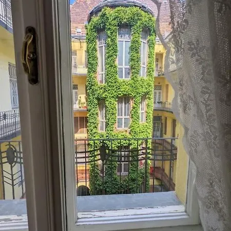 Bright & Peaceful 1Br Apt In Central Budapest - Yellow House 아파트 부다페스트
