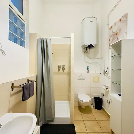 شقة Peaceful 1br With Ac - Yellow House بودابست