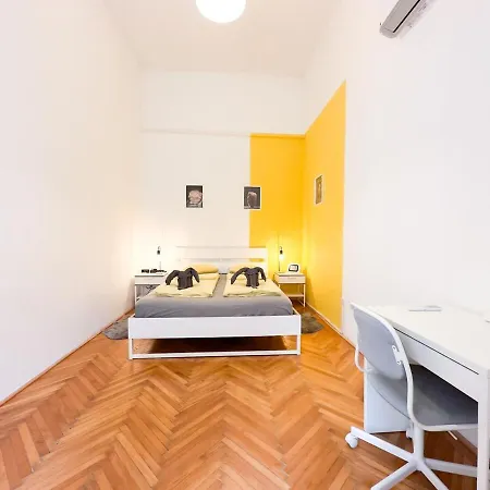 Apartman Bright & Peaceful 1Br Apt In Central Budapest - Yellow House