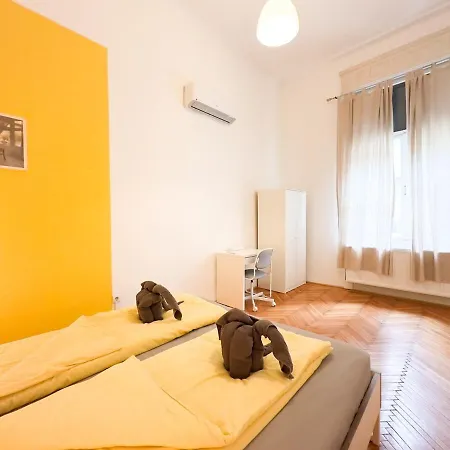 Bright & Peaceful 1Br Apt In Central Budapest - Yellow House 부다페스트