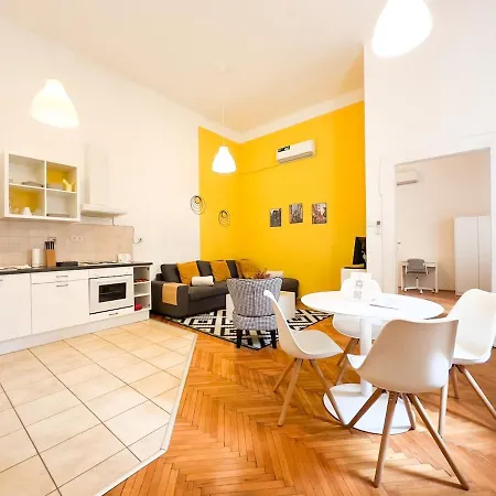 아파트 Bright & Peaceful 1Br Apt In Central Budapest - Yellow House