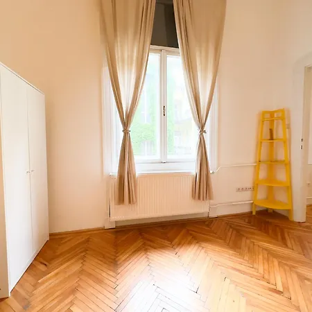 Peaceful 1br With Ac - Yellow House Apartment Budapest