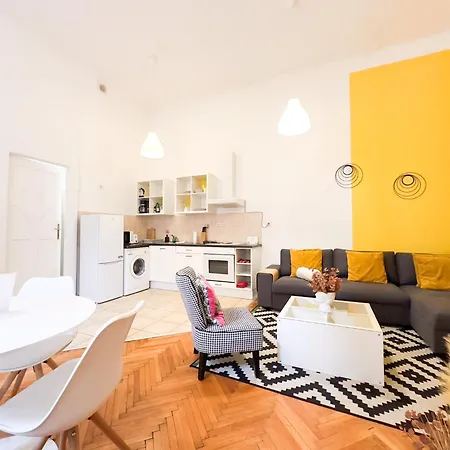 Apartment Peaceful 1br With Ac - Yellow House *